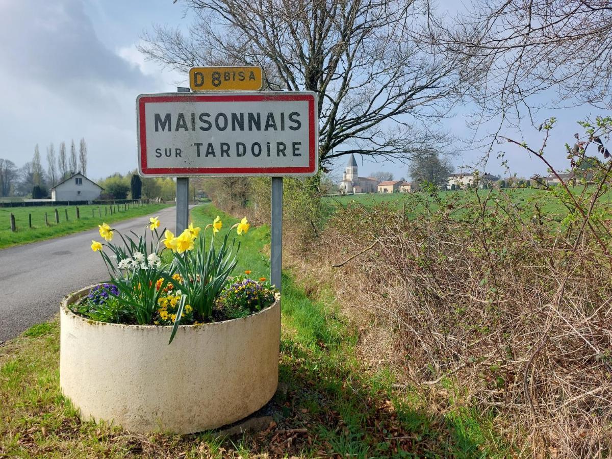 "Le Petit Bonheur" Gite Van 4 Tot 12 Personen Met Prive Vijver Van 2Ha Maisonnais-Sur-Tardoire Exterior photo